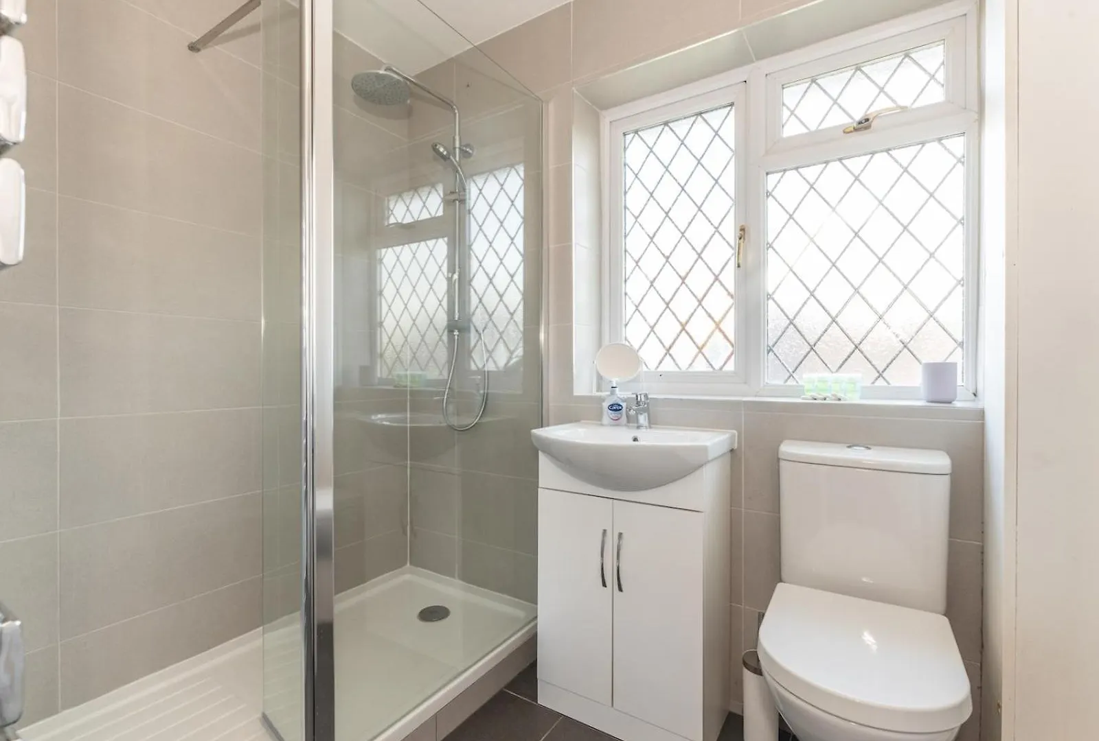 Pass The Keys Bright Spacious 4Br House Elizabeth Line London Holiday home