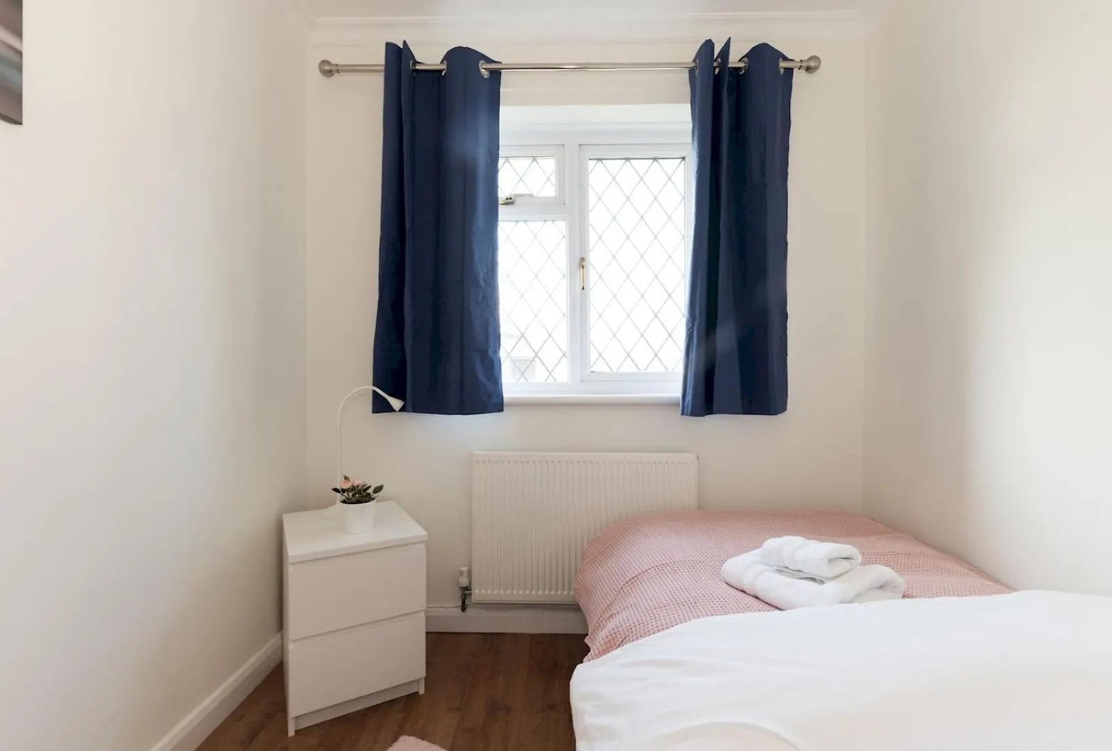 Pass The Keys Bright Spacious 4Br House Elizabeth Line London 0*,  United Kingdom